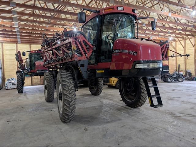 Image of Case IH Patriot 4420 equipment image 1