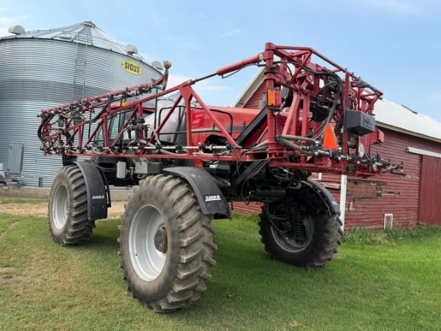 Image of Case IH Patriot 3320 equipment image 4