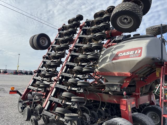 Image of Case IH 550T equipment image 4