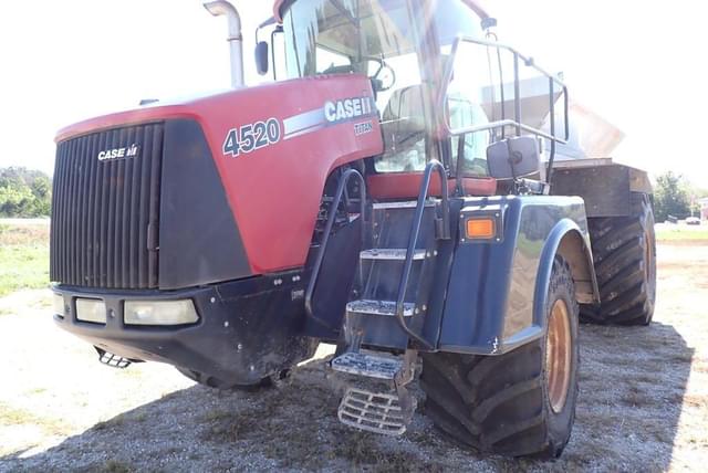 Image of Case IH Titan 4520 equipment image 2