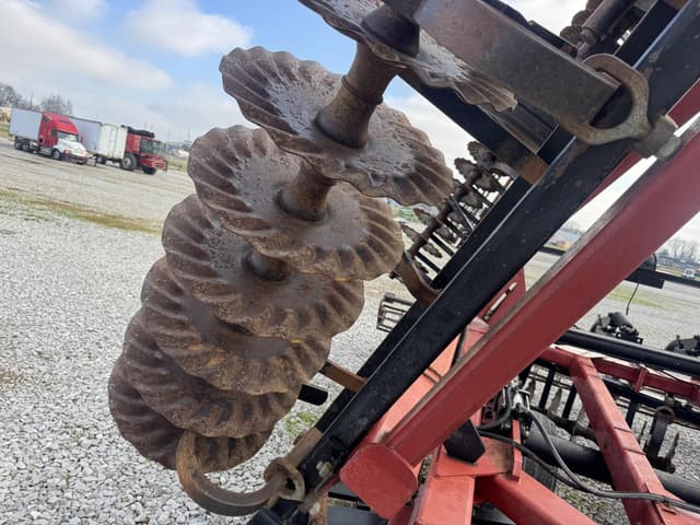 Image of Case IH 330 Turbo Till equipment image 4