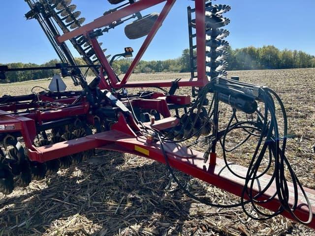 Image of Case IH 330 Turbo Till equipment image 4