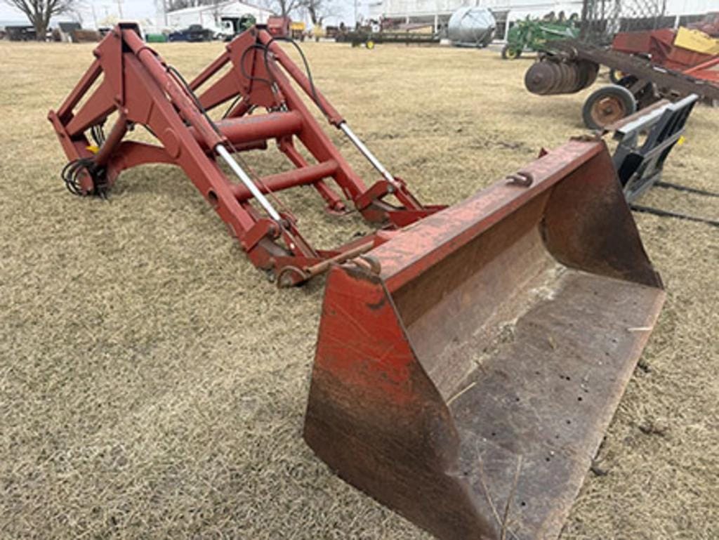 Case IH 520 Equipment Image0