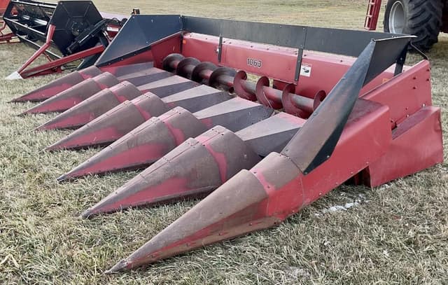 Image of Case IH 1063 equipment image 2