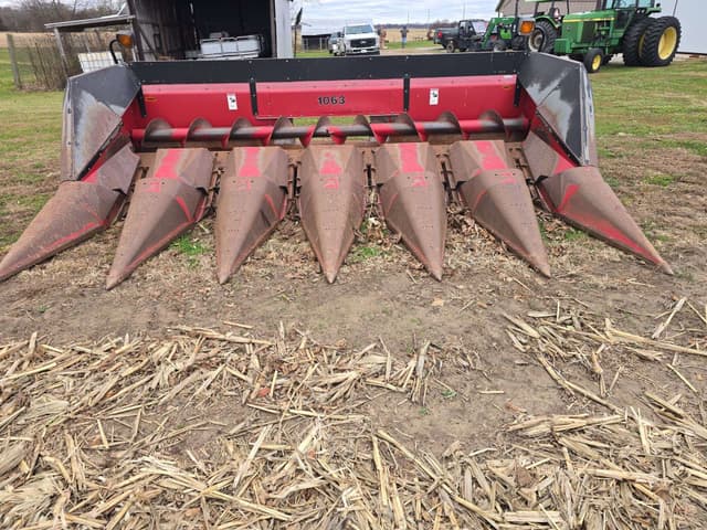 Image of Case IH 1063 equipment image 1