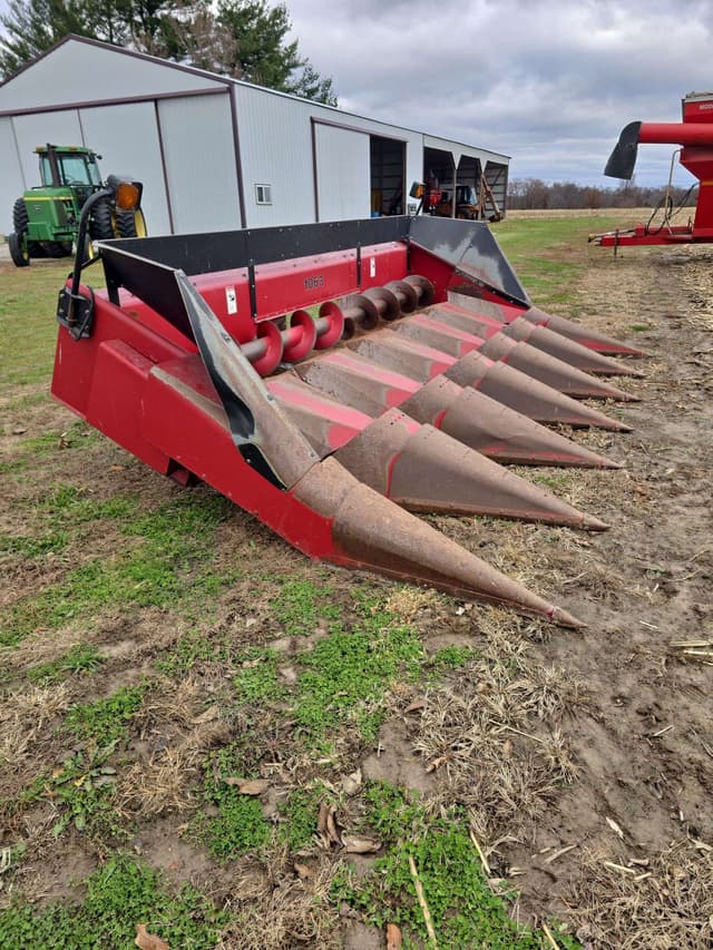 Image of Case IH 1063 equipment image 2