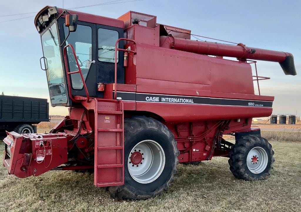 Case IH 1660 Equipment Image0