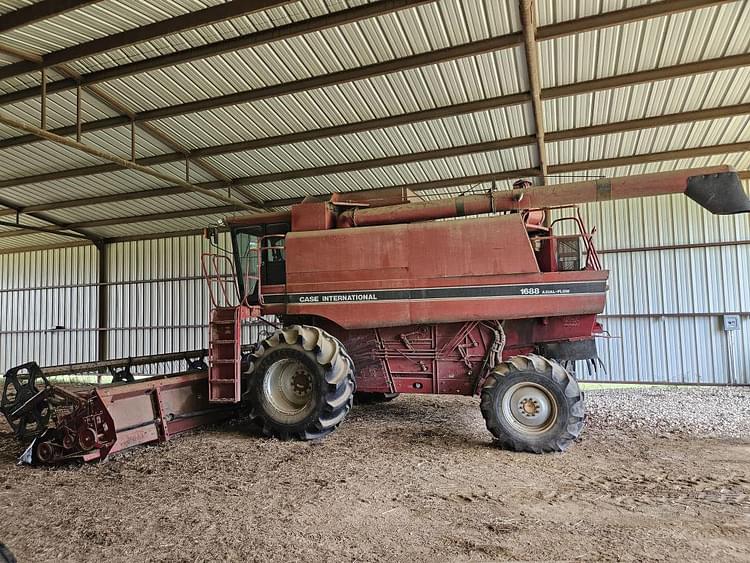 Case IH 1688 Combines Class 5 for Sale | Tractor Zoom