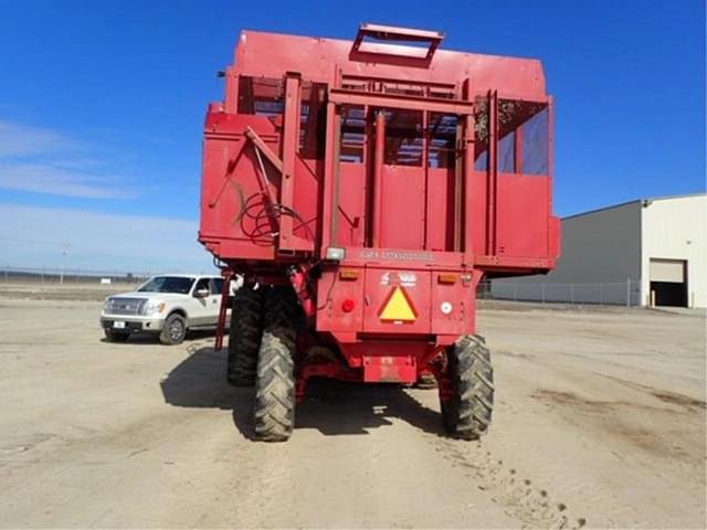 Image of Case IH 2055 equipment image 3