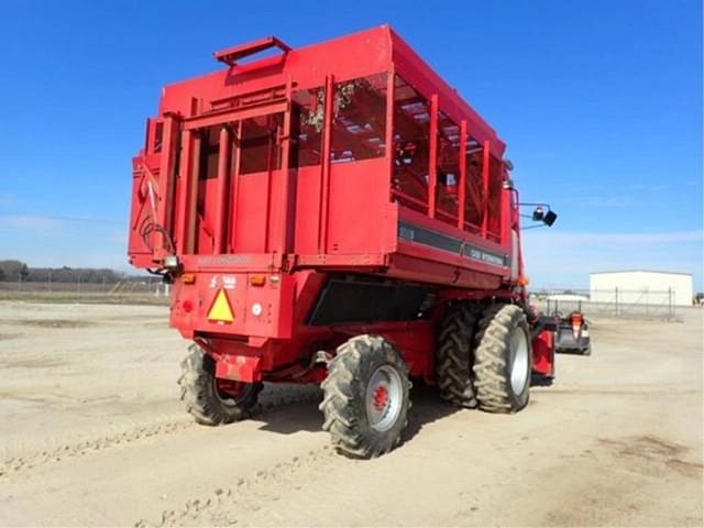 Image of Case IH 2055 equipment image 4