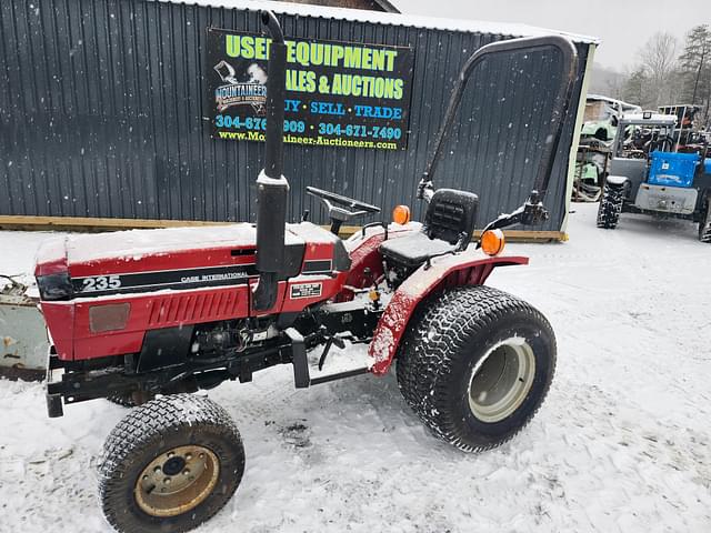 Image of Case IH 235 equipment image 2