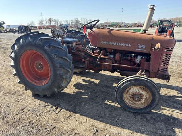 Image of International Harvester 300 equipment image 3