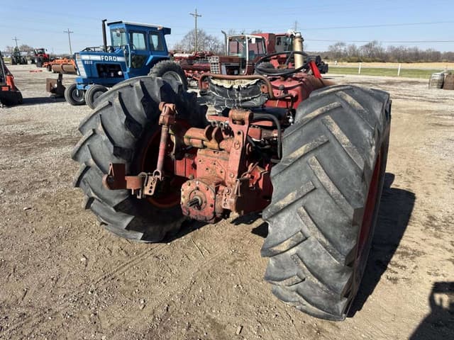 Image of International Harvester 300 equipment image 2