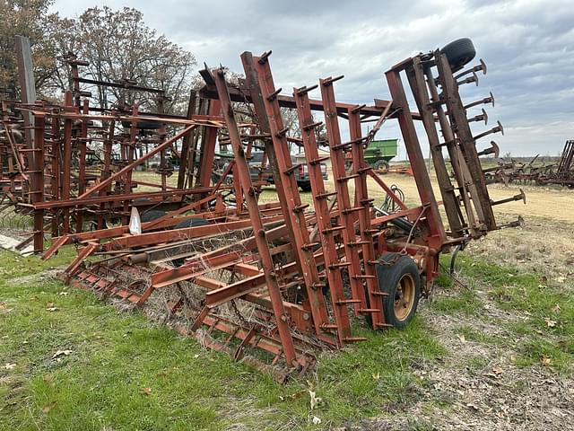 Image of Case IH 568 equipment image 2