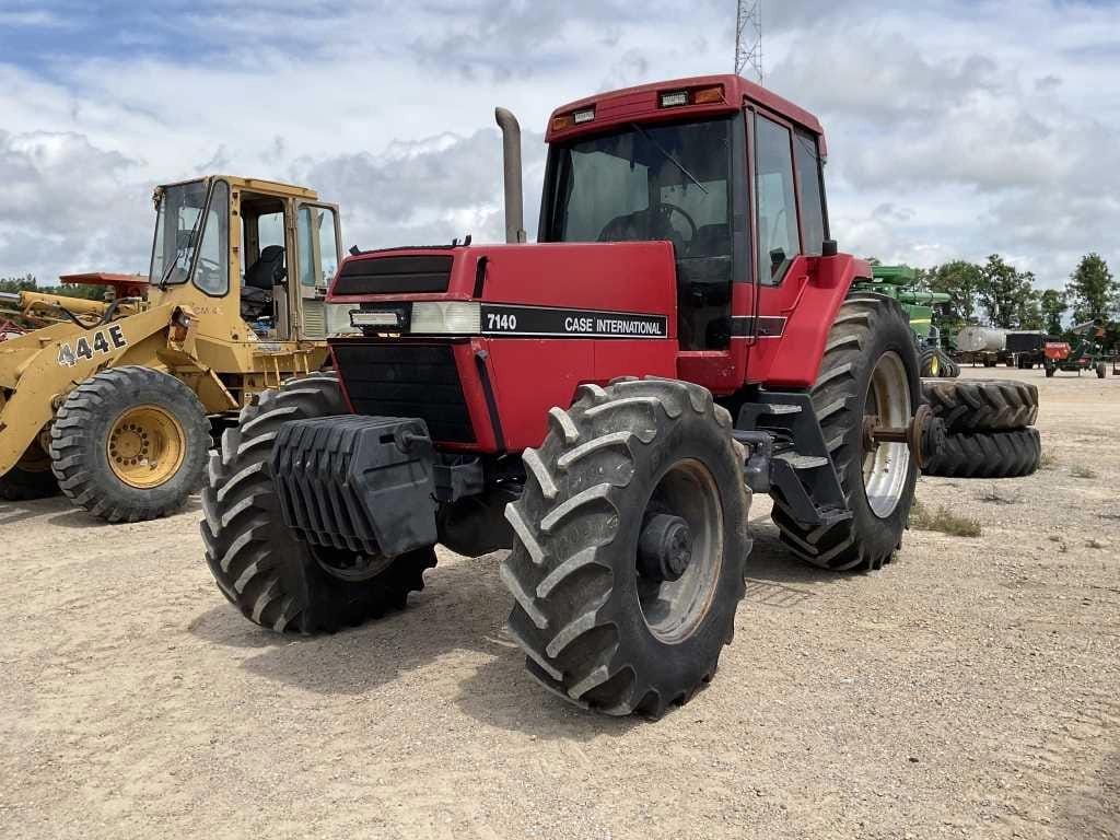 175 - 299 HP Tractors image