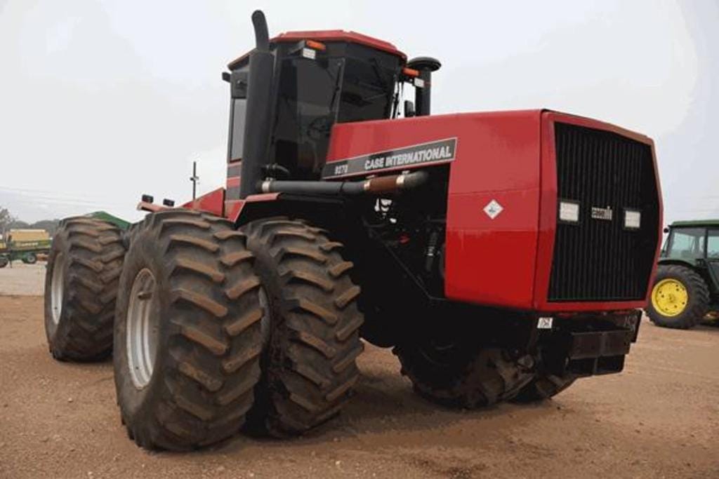 300 - 424 HP Tractors image