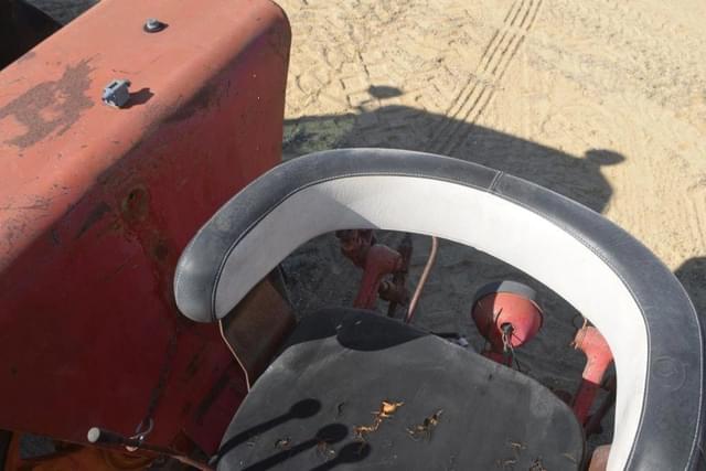 Image of Case IH 656 equipment image 4