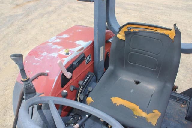 Image of Case IH JX80U equipment image 4