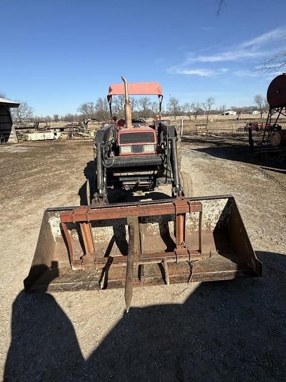 Image of Case IH 695 equipment image 1