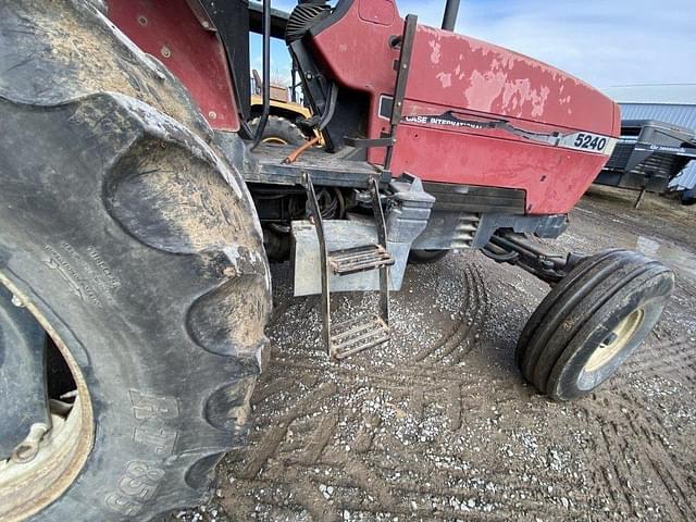 Image of Case IH 5240 equipment image 4