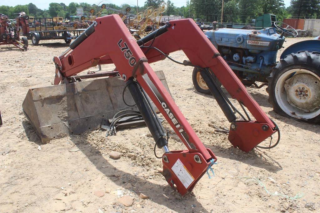 Image of Case IH L750 Image 0
