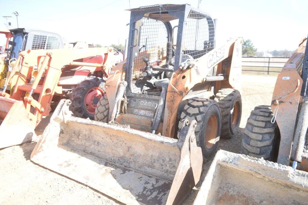 2012 Case SR200 Equipment Image0