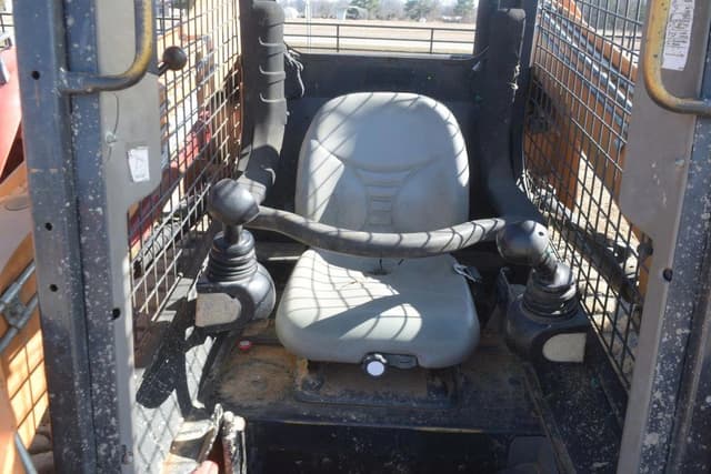 Image of Case SR200 equipment image 4