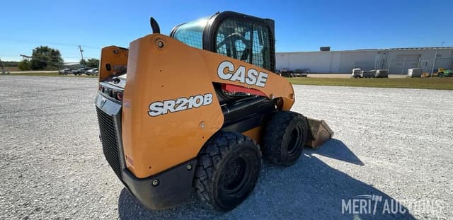 Image of Case SR210B equipment image 4