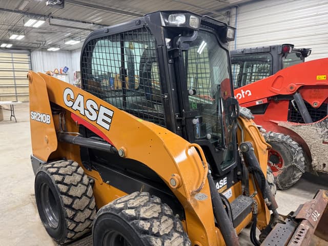 Image of Case SR210B equipment image 3