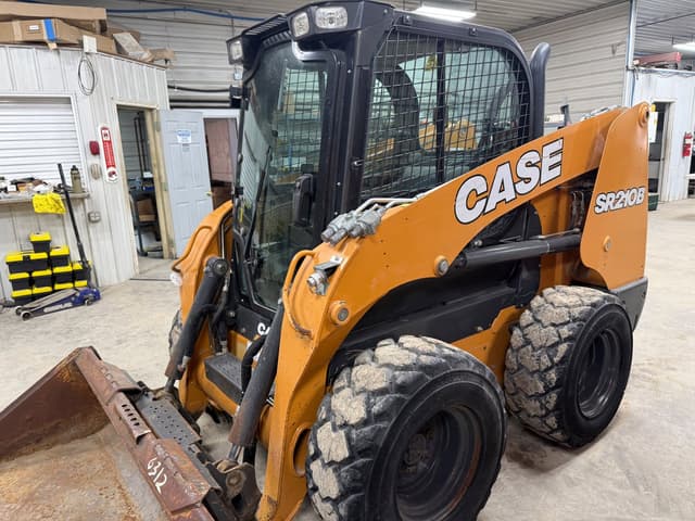 Image of Case SR210B equipment image 1