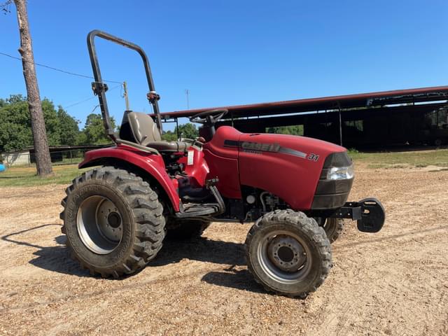 Image of Case IH Farmall 31 equipment image 3