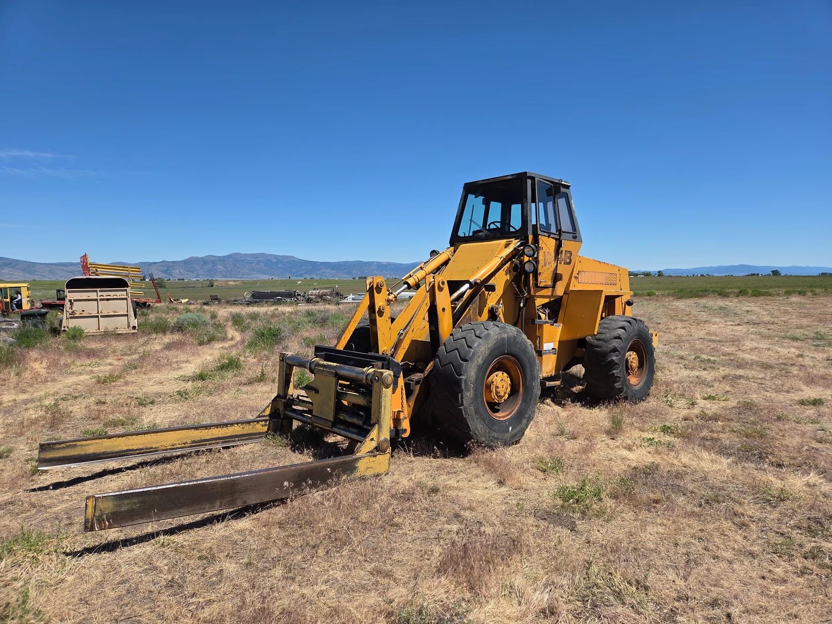 Case W24B Equipment Image0