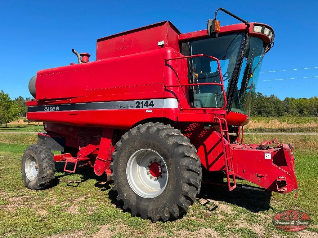 Case IH 2144 Equipment Image0