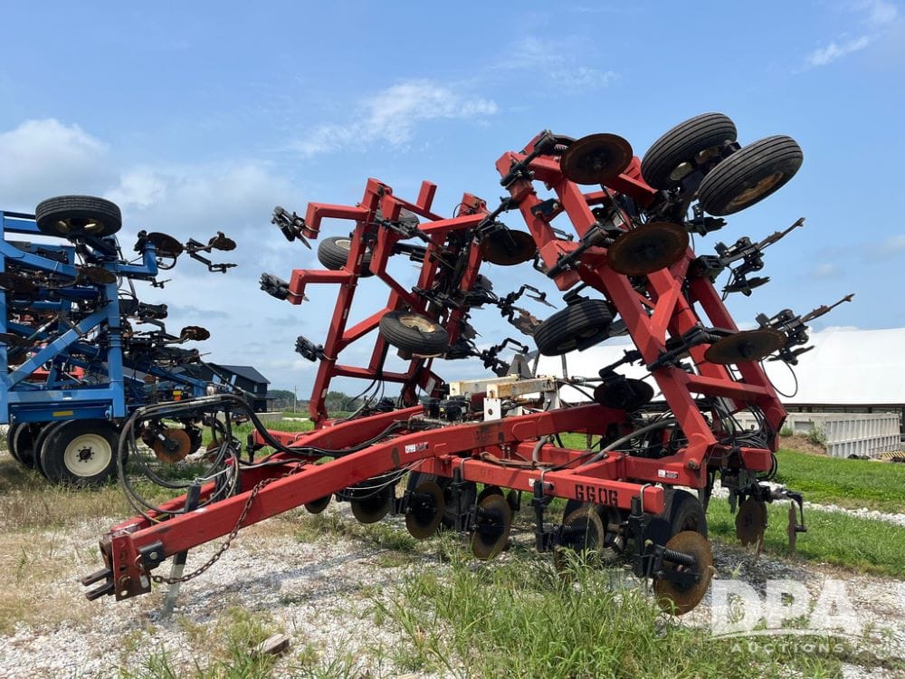 Case IH 5300 Equipment Image0