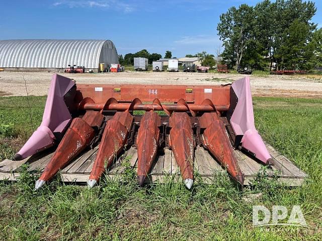 Image of International Harvester 944 equipment image 1