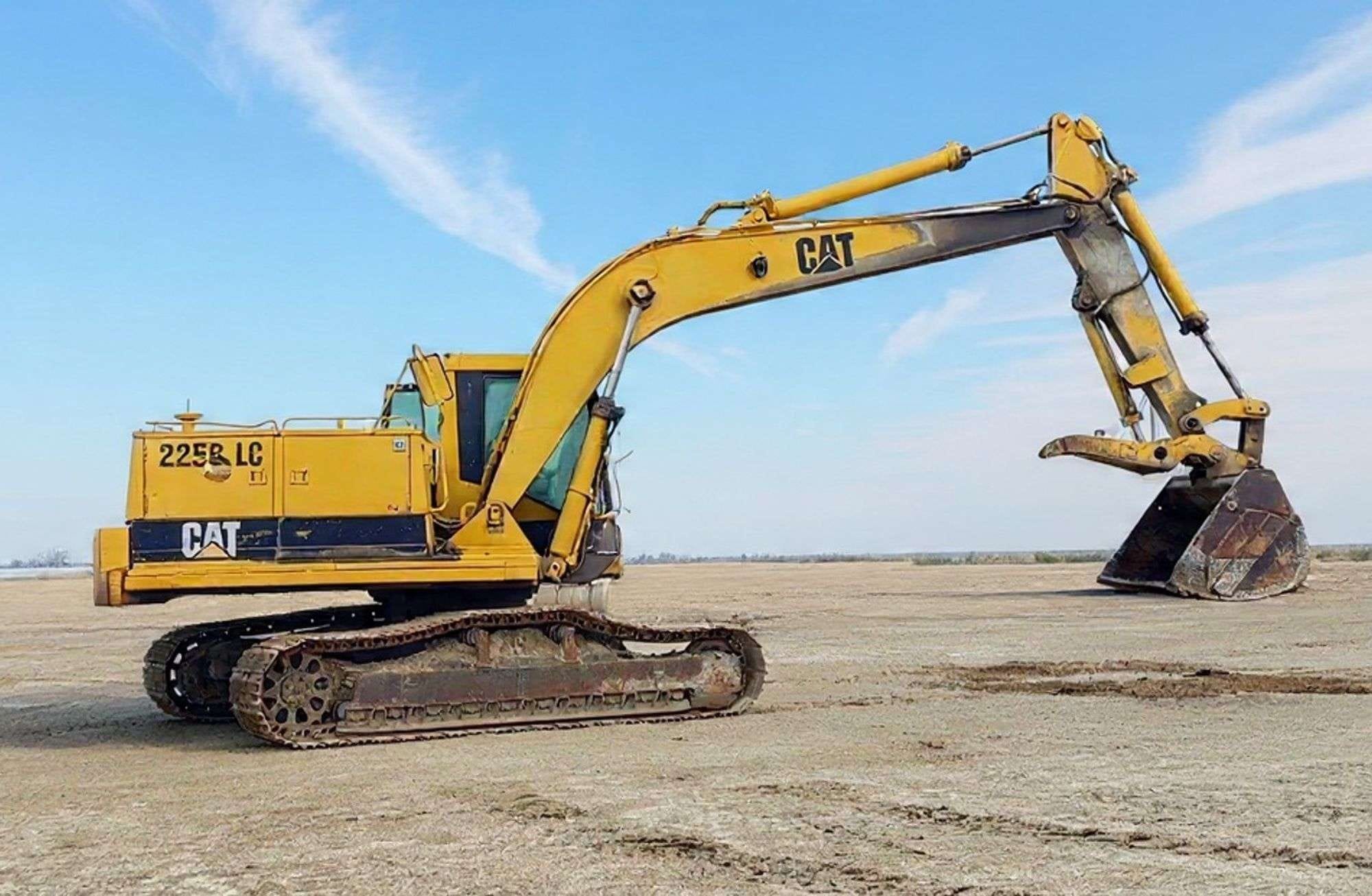 Caterpillar 225BLC Equipment Image0