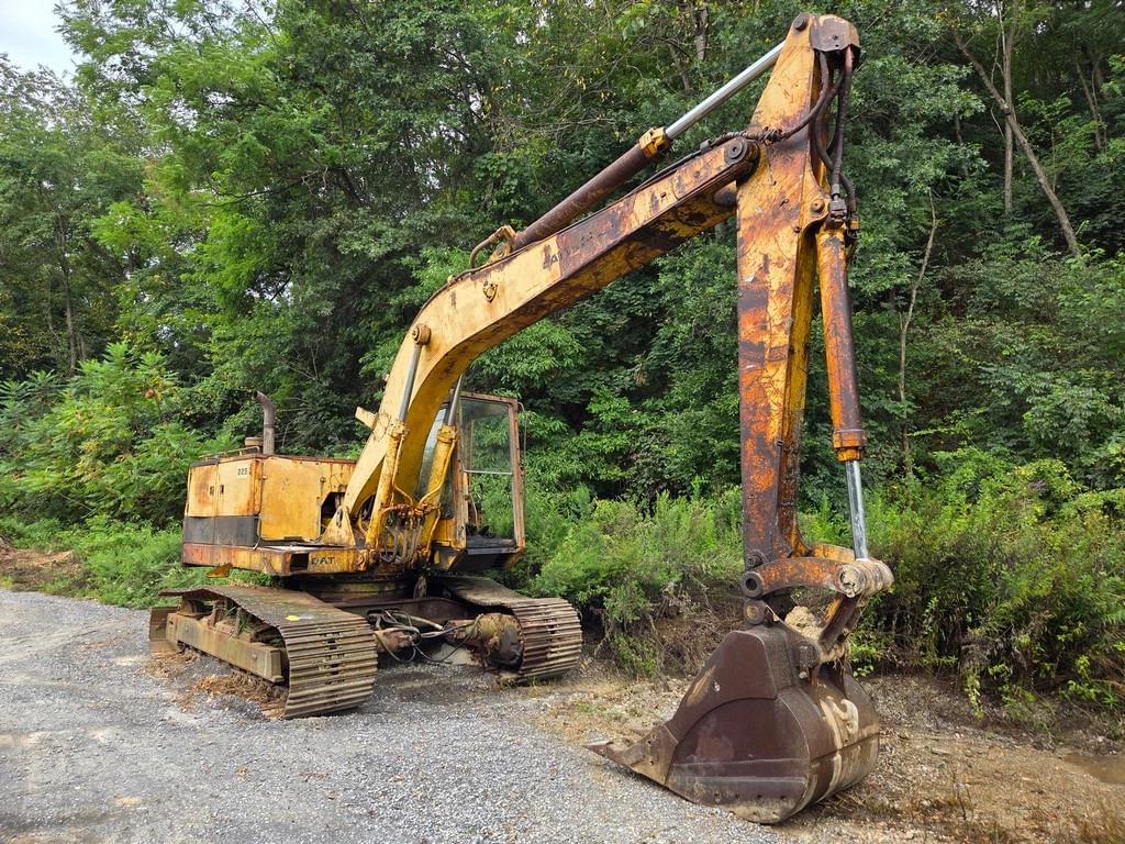 Image of Caterpillar 225 Primary image