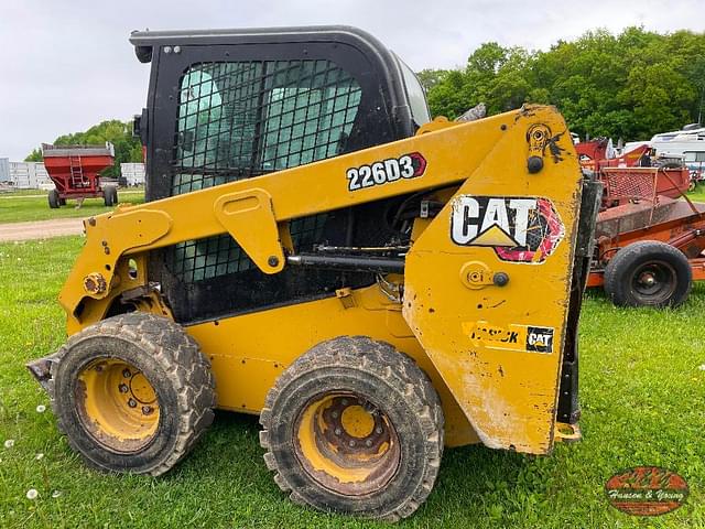 Image of Caterpillar 226D3 equipment image 4