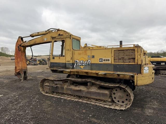 Image of Caterpillar 235 equipment image 1