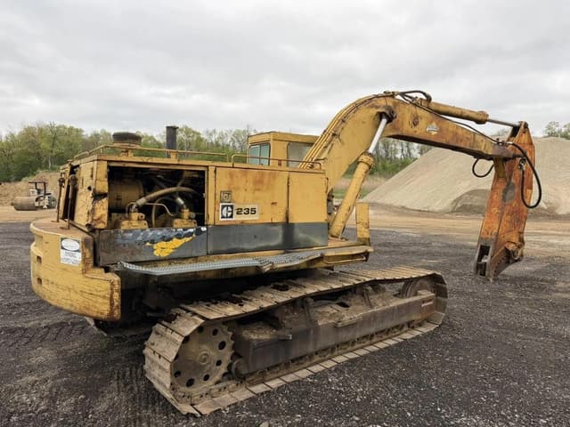 Image of Caterpillar 235 equipment image 3