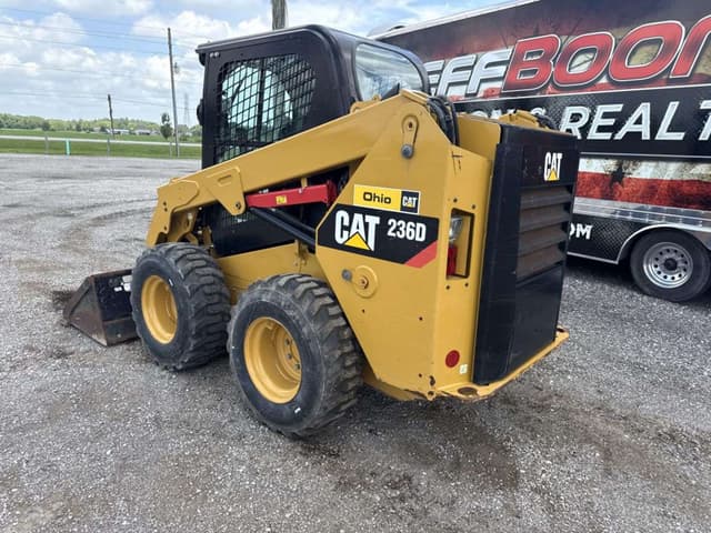 Image of Caterpillar 236D equipment image 2