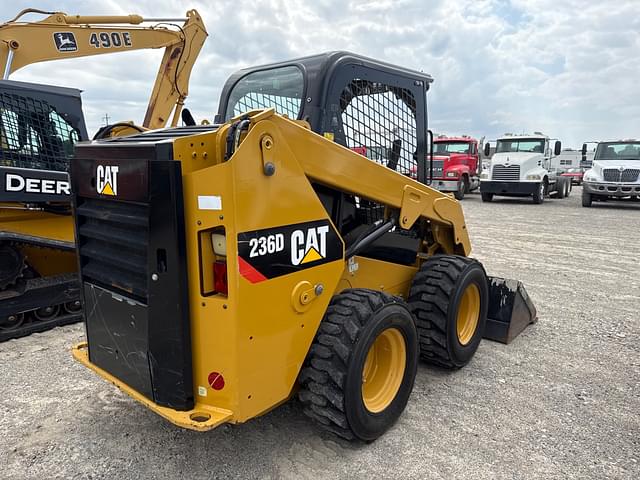 Image of Caterpillar 236D equipment image 3