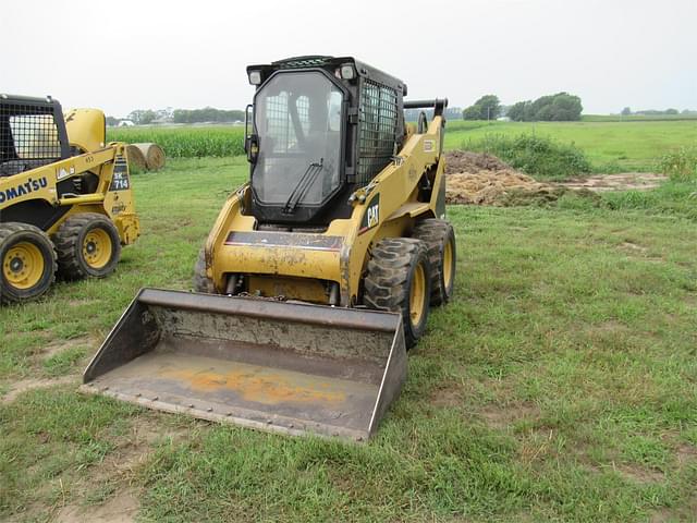 Image of Caterpillar 242 equipment image 1