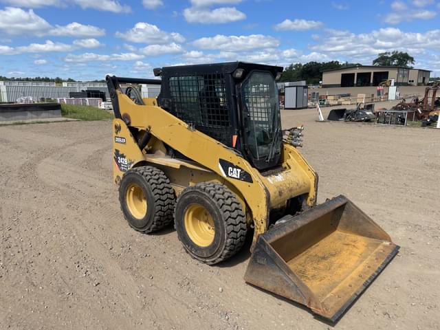 Image of Caterpillar 242B3 equipment image 3
