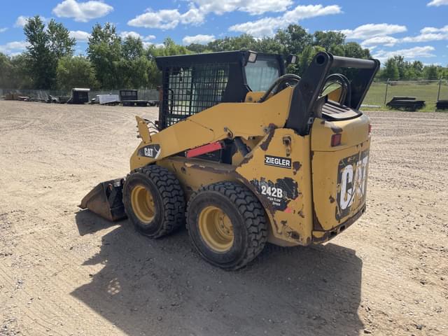 Image of Caterpillar 242B3 equipment image 1