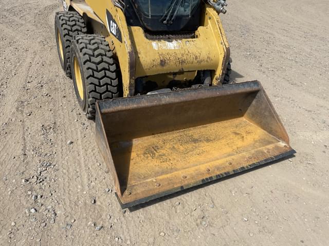Image of Caterpillar 242B3 equipment image 4