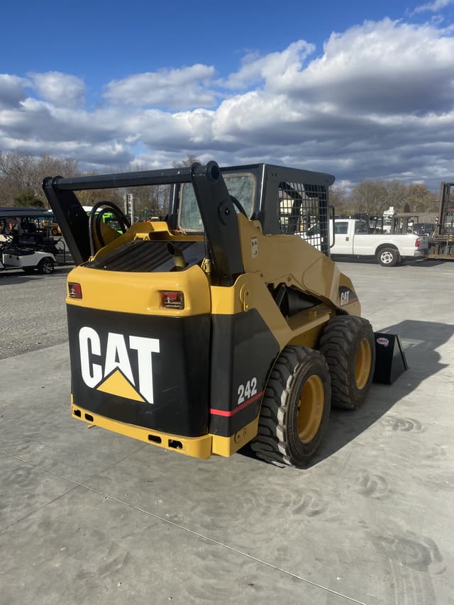 Image of Caterpillar 242 equipment image 2