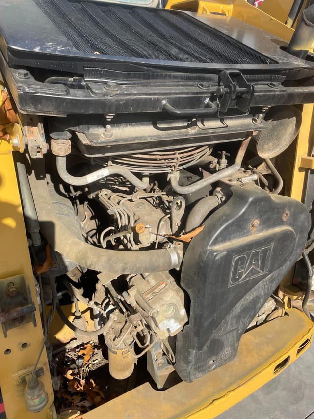 Image of Caterpillar 242 equipment image 4