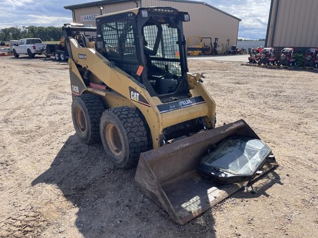 Image of Caterpillar 242B equipment image 3