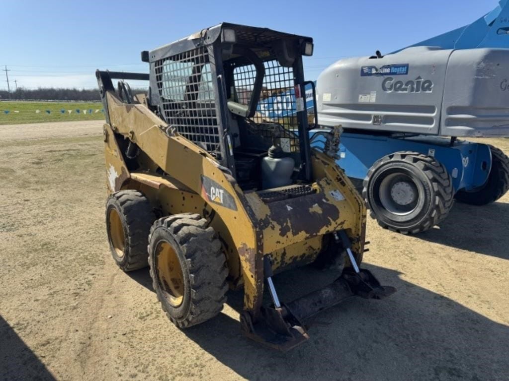 Caterpillar 242B3 Equipment Image0